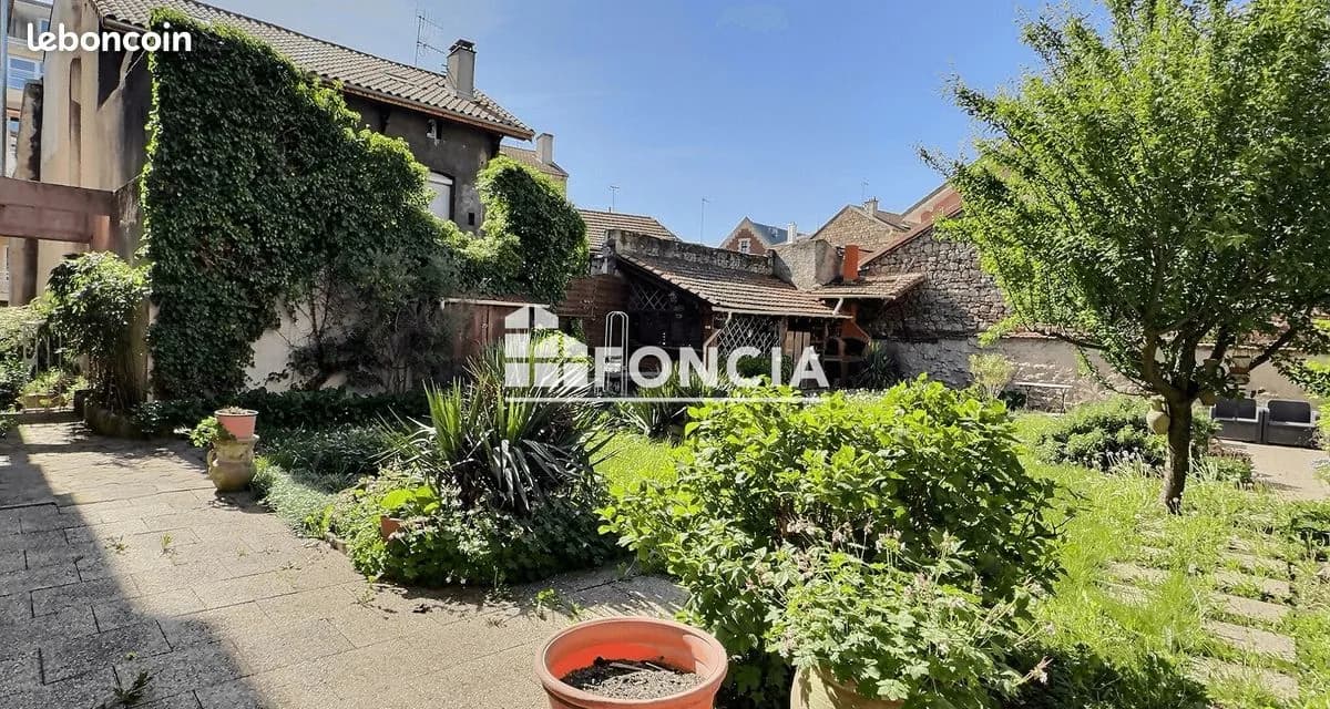 Immeuble avec jardin rare de 254 m² en centre-ville - Fort potentiel - Photo 1