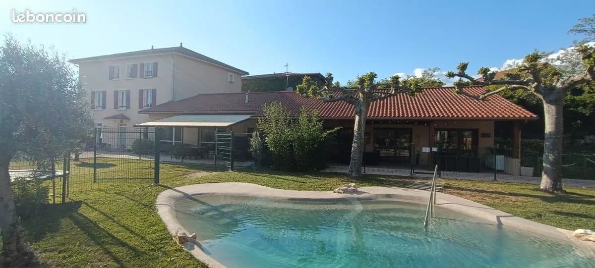 Tènement immobilier 440m2, piscine, spa, sauna, salle de réception, bar pro, sur 2000m2 de terrain - Photo 1