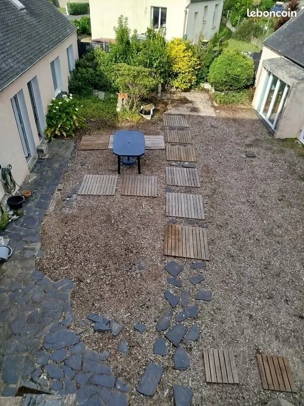 Ensemble immobilier présentant une double façade mitoyenne (plus de 300 m² habitables) à fort potentiel situé Finistère nord, secteur baie de Morlaix, cour intérieure paysagée 100 m² sans traitement - Photo 1