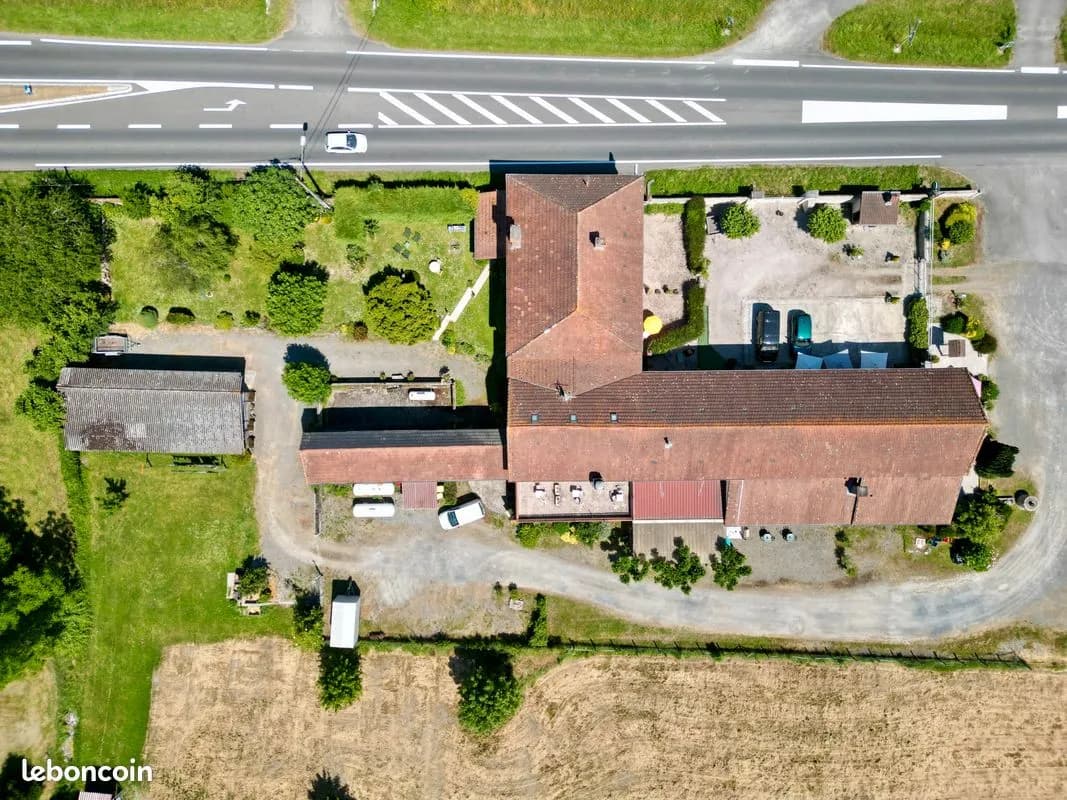 Ensemble immobilier - Photo 1