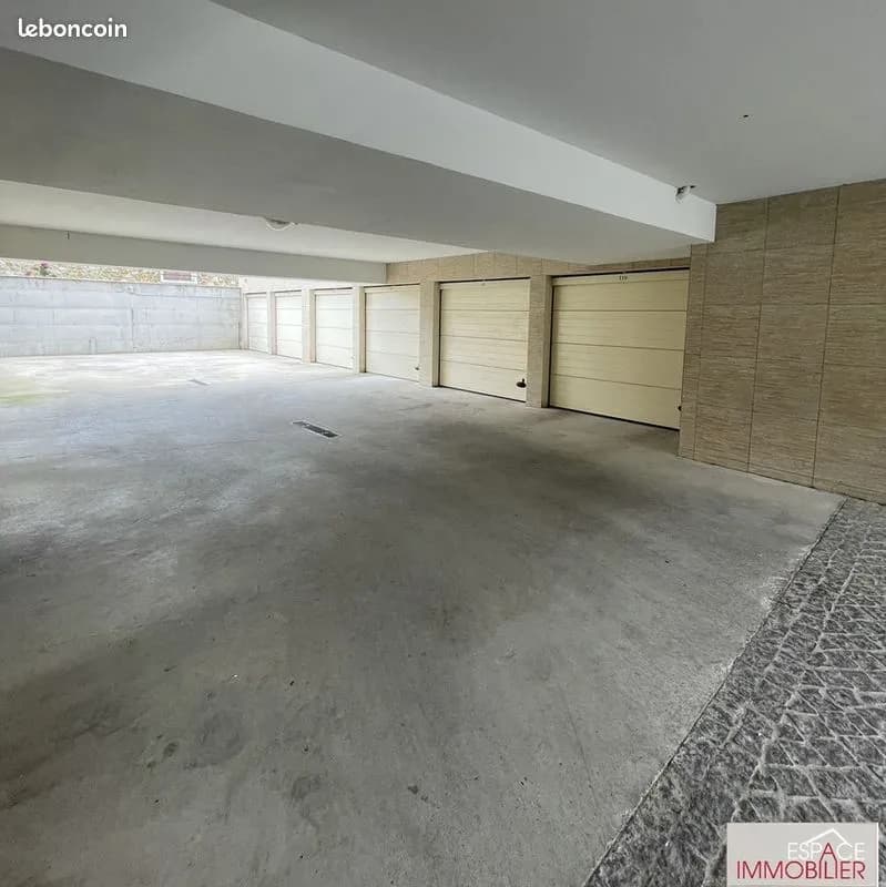 Immeuble de rapport 27 pièces 1454 m² - Photo 1