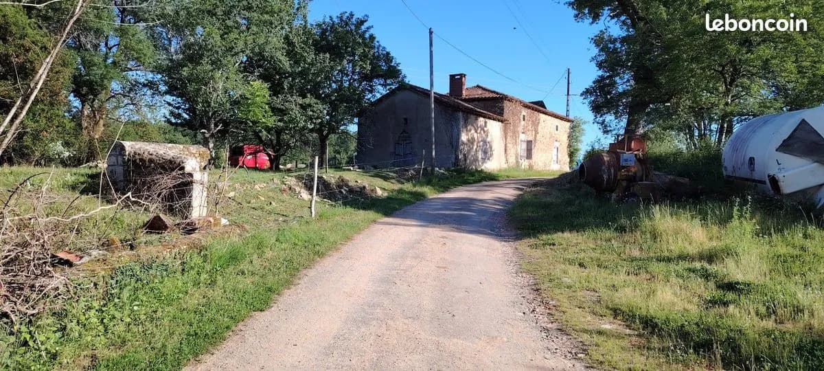 Ensemble immobilier à rénover - Photo 1
