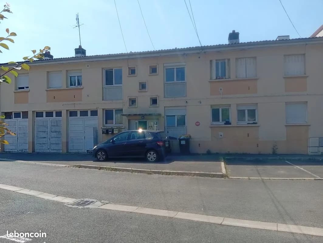 Vends immeuble 3 F4 et 3 garages - Photo 1