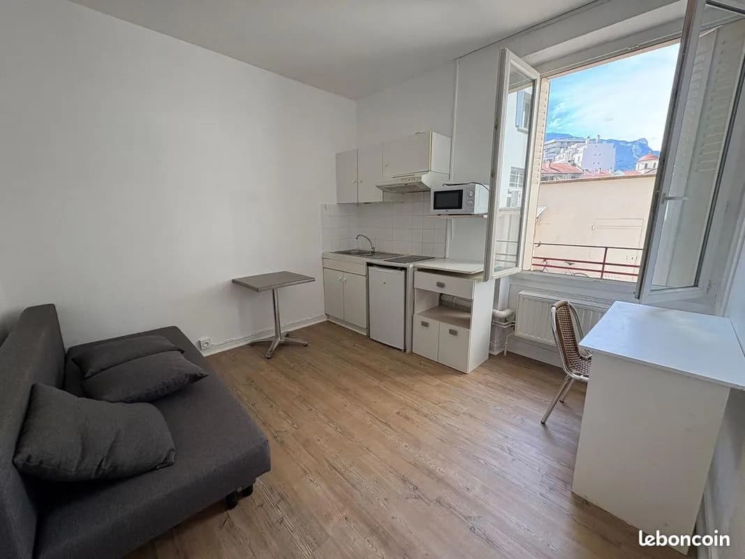 A vendre 6 studios - Investissement locatif d'environ 10% - Photo 1