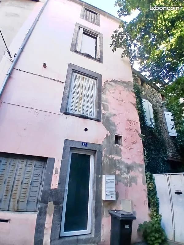 A vendre - petit immeuble de rapport situé à proximité de la place des Ramacles, proche transports et commerces dans une impasse calme - Photo 1