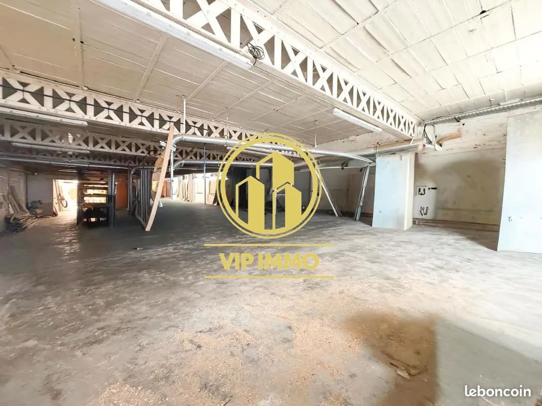 Immeuble 200 m² - Photo 1
