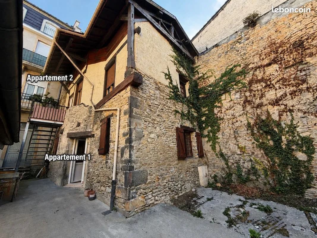 Idéal investisseur - Immeuble de 2 studios - Centre-ville de Bourgoin-Jallieu - Photo 1