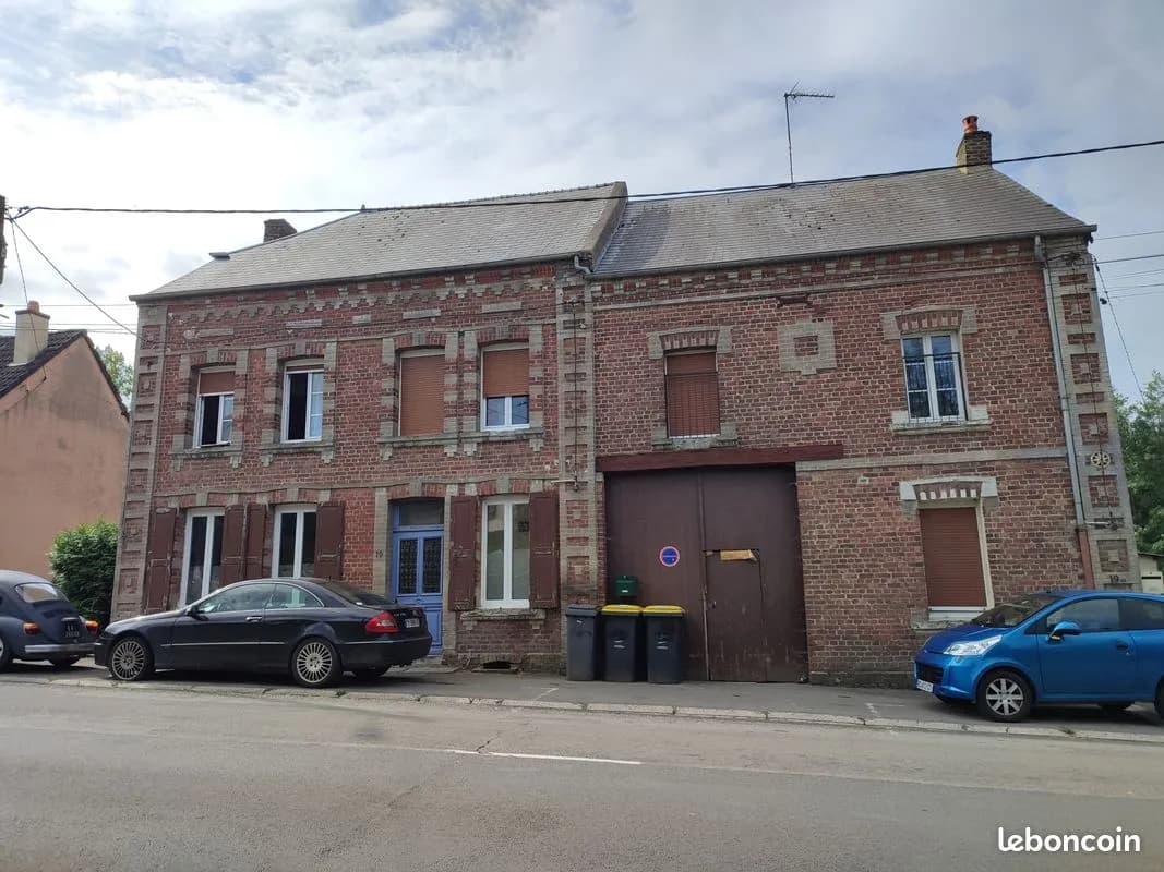 Ensemble immobilier de 200 m² - Garage et jardin - Photo 1