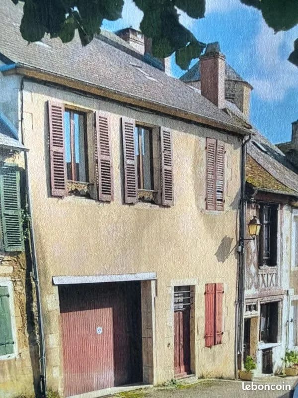 À VENDRE - Ensemble immobilier avec garage, cour et appartement - Photo 1