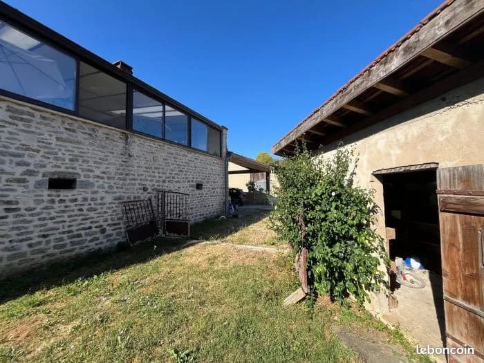 LA ROCHEPOT, ensemble immobilier offrant un fort potentiel - Photo 1