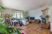 Magnifique ensemble immobilier très polyvalent avec maison principale, studios, appartements et piscine - Photo 1