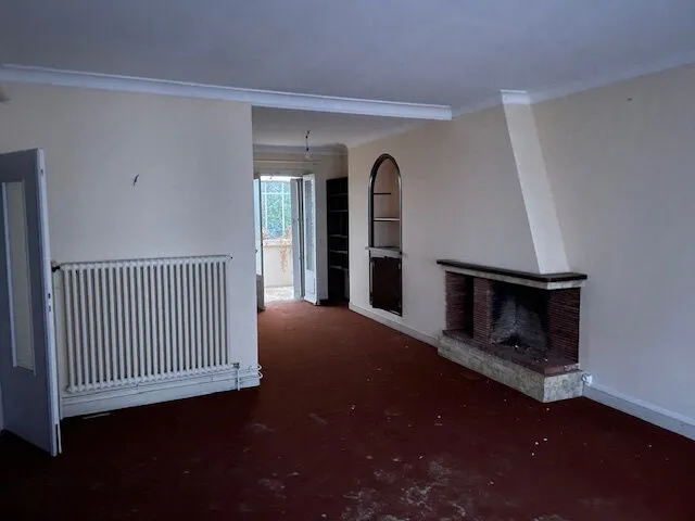 Immeuble mixte R+3 avec dépendance en centre-ville, à rénove - Photo 1