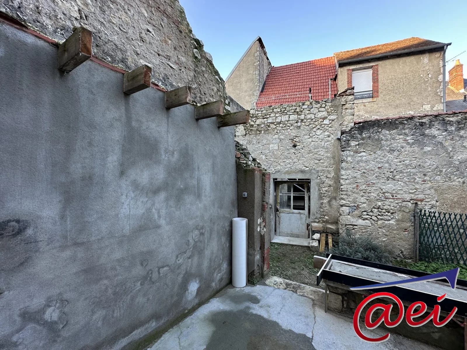 Immeuble de 180m2 à rénover. Toiture et plancher neufs. - Photo 1