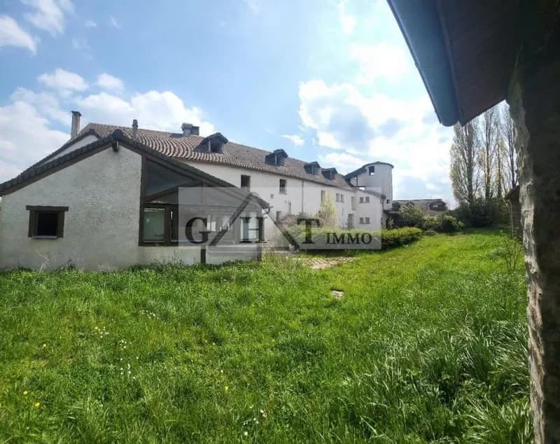 Ensemble Commercial à Vendre - 6128 m² sur Axe Passant, Idéal Hôtel-Re - Photo 1