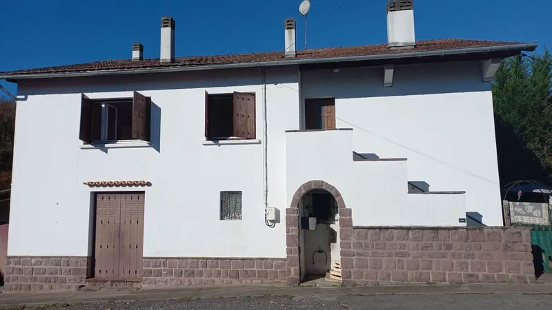 Immeuble avec dépendances - Photo 1