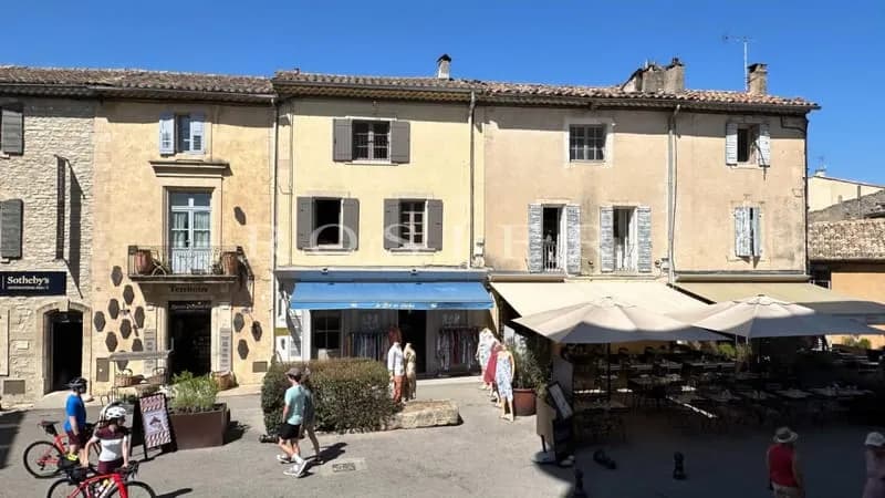 GORDES - immeuble de rapport au centre du village face au Chatea - Photo 1
