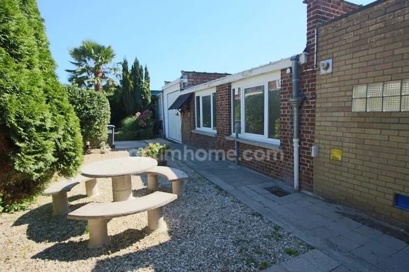 Hem Centre - Immeuble mixte - Professionnel et habitation 375 m2 - Photo 1