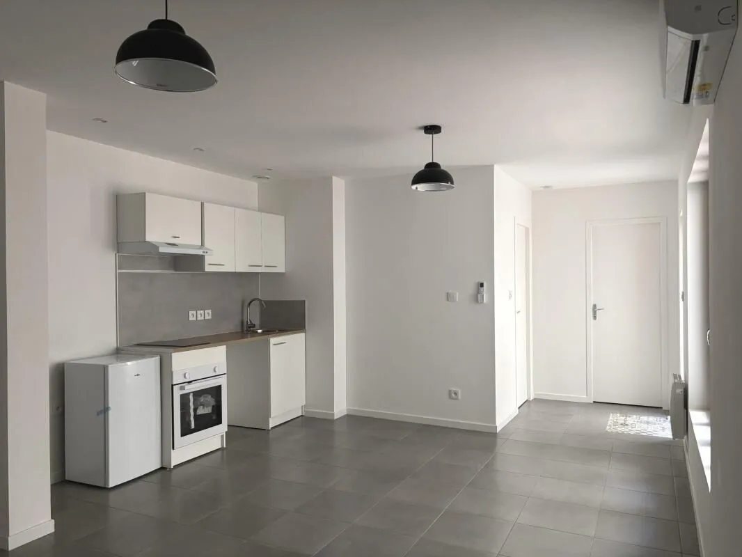 Immeuble de rapport rénové à SALLELES-D'AUDE - 8 logements - Photo 1