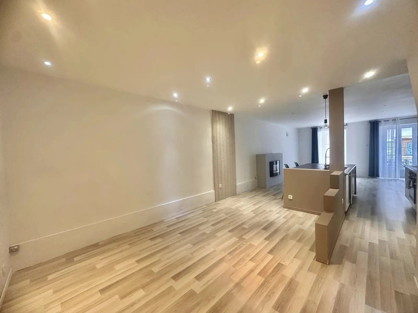 Saulieu : Immeuble Mixte, Local Commercial et Habitation - Photo 1