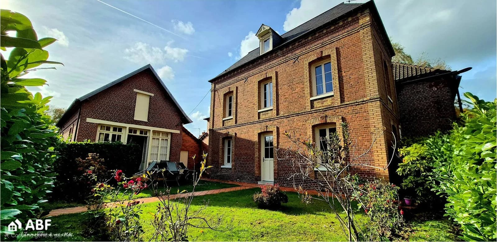 VARENGEVILLE-SUR-MER - ENSEMBLE IMMOBILIER EN COEUR DE BOURG - Photo 1