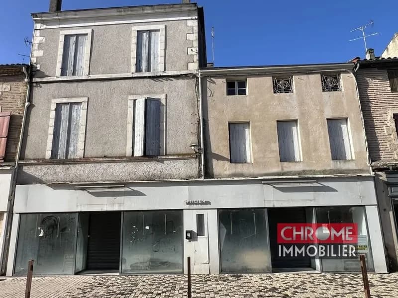 Immeuble à vendre dans l'hypercentre : magasin 175 m² + appartement 250 m² - Photo 1