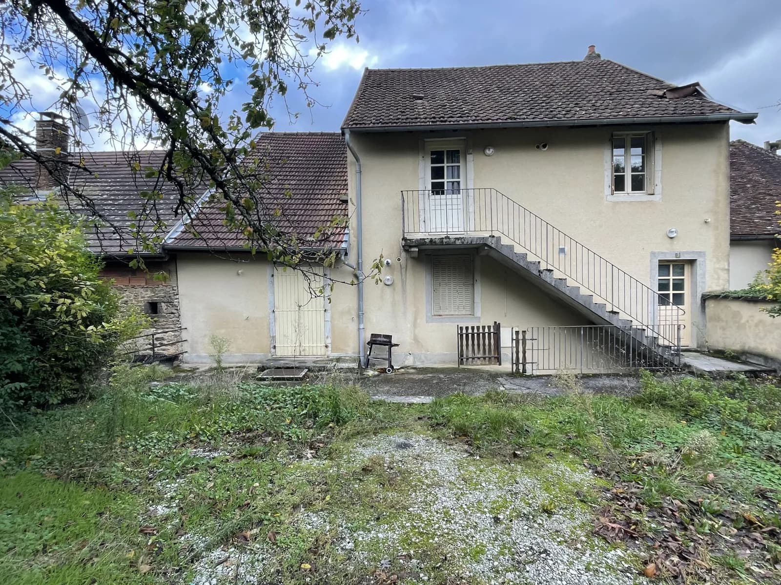 Immeuble de rapport comprenant trois logements et un local - Photo 1