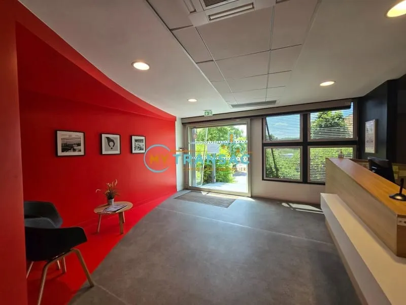 MY TRANSAC vous propose à la vente un immeuble de bureaux indépendant avec stockage en sous sol et accès PL, à TORCY avec un accès immédiat à l'A104 - Photo 1