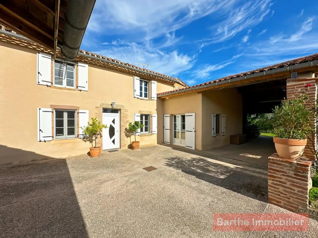 Ensemble immobilier À Vendre - Photo 1