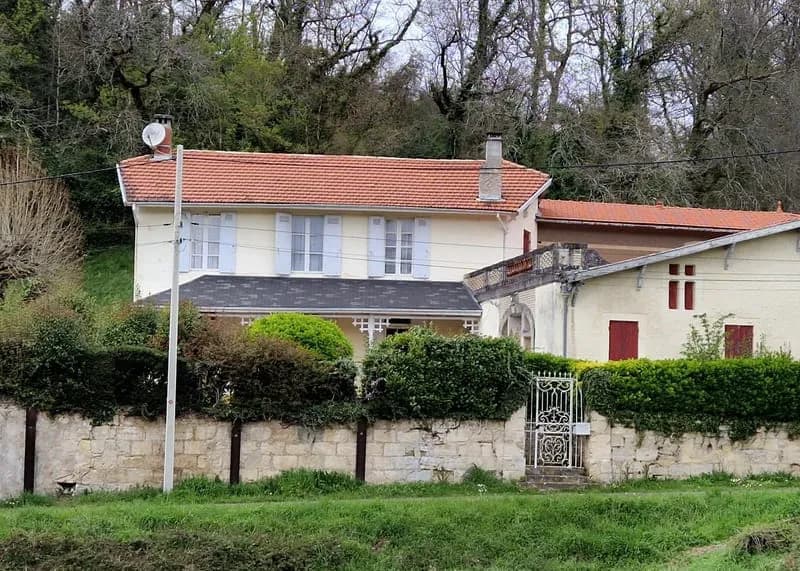 Ensemble immobilier - Photo 1