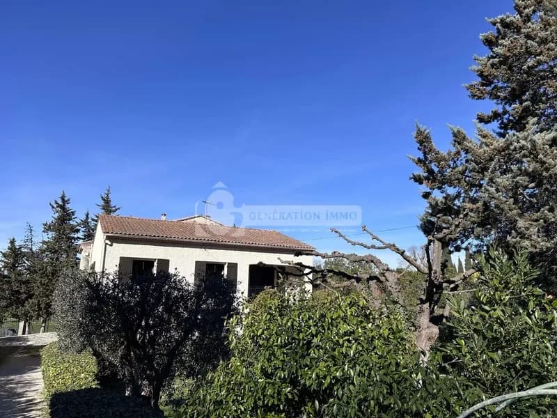 Ensemble immobilier avec grand jardin - Saint Etienne du Grès - Photo 1