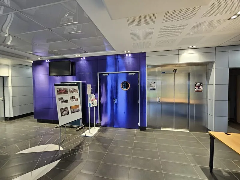 ANGERS SAINT SERGE IMMEUBLE DE BUREAUX A VENDRE - Photo 1