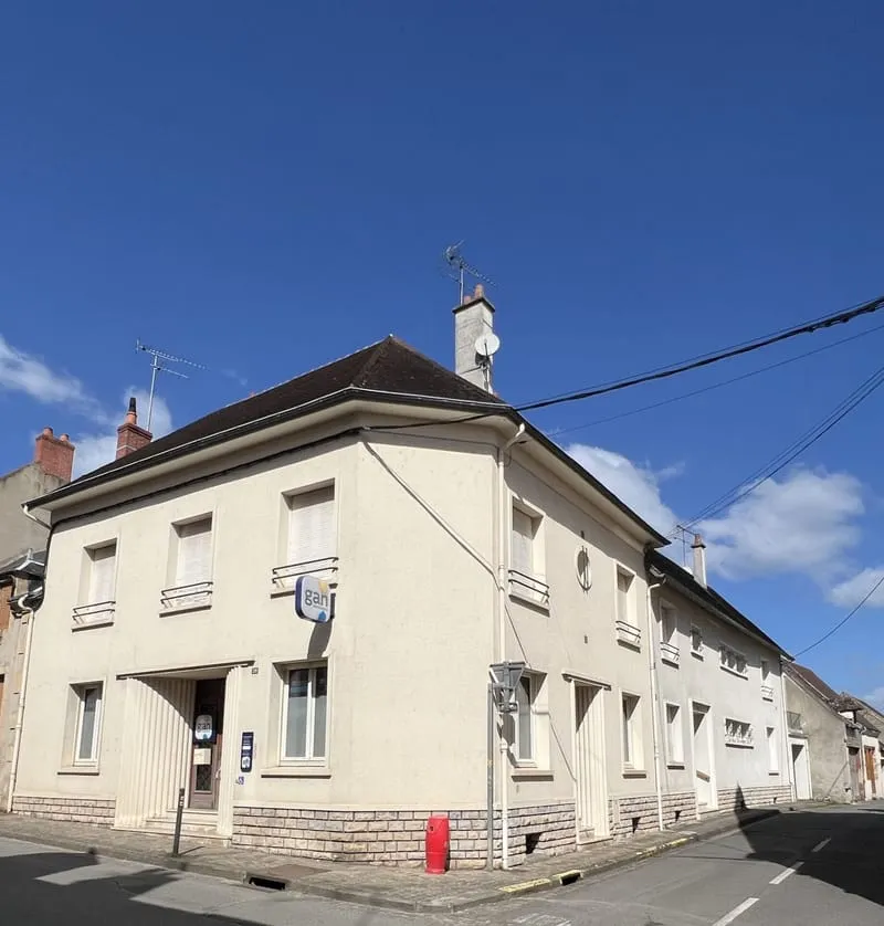 Ensemble Immobilier de deux maisons de ville avec commerce ! - Photo 1