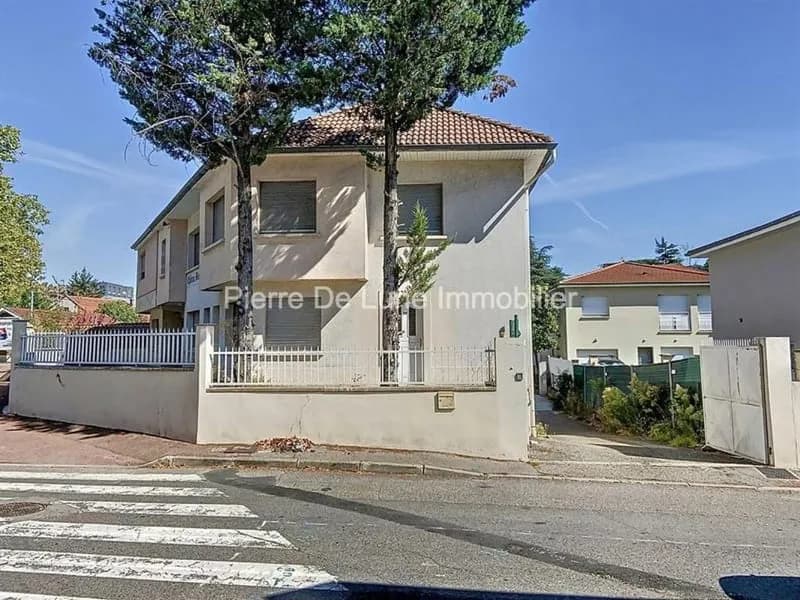 Immeuble de rapport à Bron - Photo 1