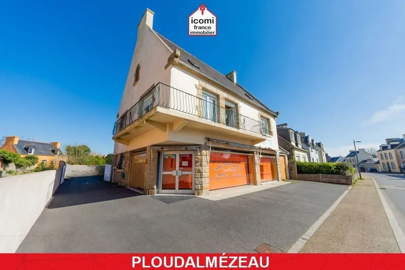 FINISTERE - Ploudalmézeau (29830) - A VENDRE - IMMEUBLE EN MONOPROPRIETE 290M² - FOND DE COMMERCE + APPARTEMENT T6 + GARAGE SUR TERRAIN DE 1000M² - Photo 1