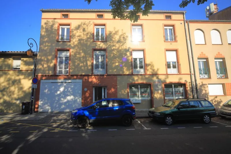 Muret, immeuble de 319 m2 habitables, 4 appartements, 1 T2, - Photo 1