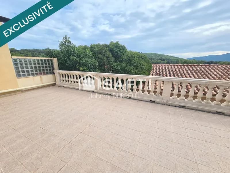 Carnoules Immeuble 6 logements, caves, terrasse, compteurs individuels - Photo 1