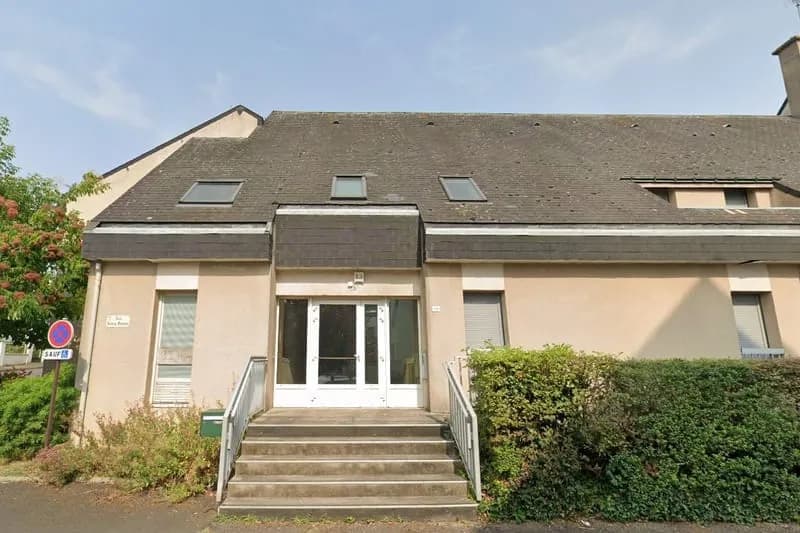 À vendre immeuble de 760 m2 à Loches, quartier des Bas Clos - Photo 1