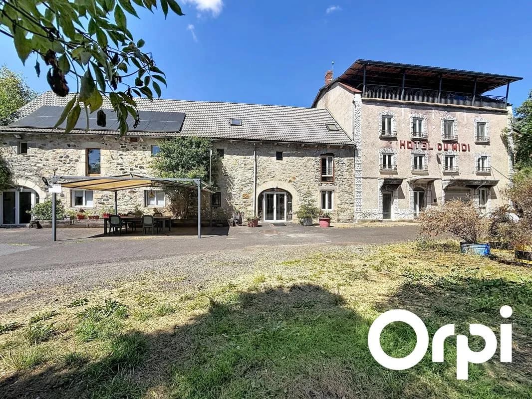 Ensemble immobilier de caractère - Activité gîtes et potentiel de développement - Photo 1