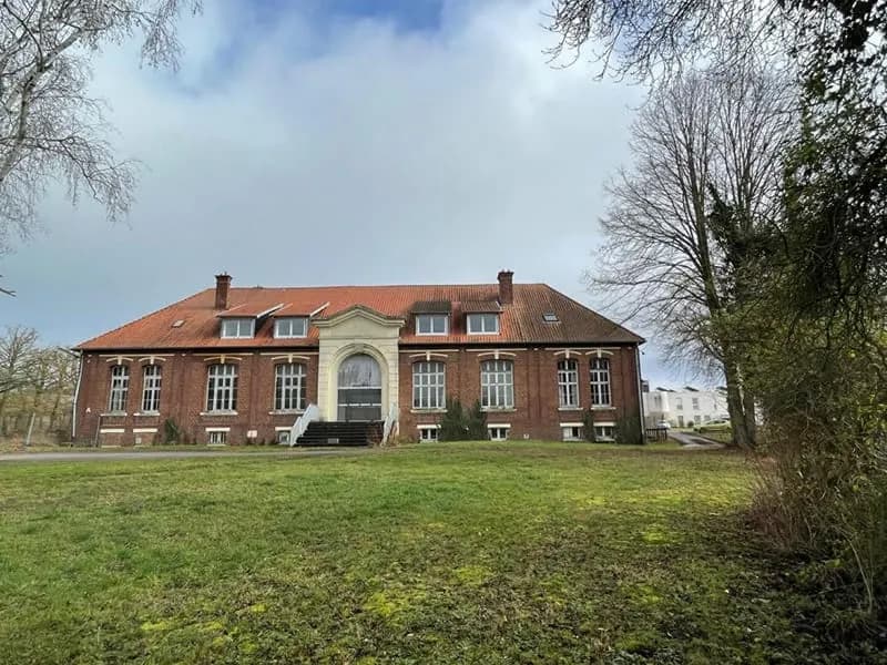 Ensemble immobilier exceptionnel pour investisseurs ou bailleurs sociaux .Terrain 7159m2 Surface hab:1883m2 - Photo 1