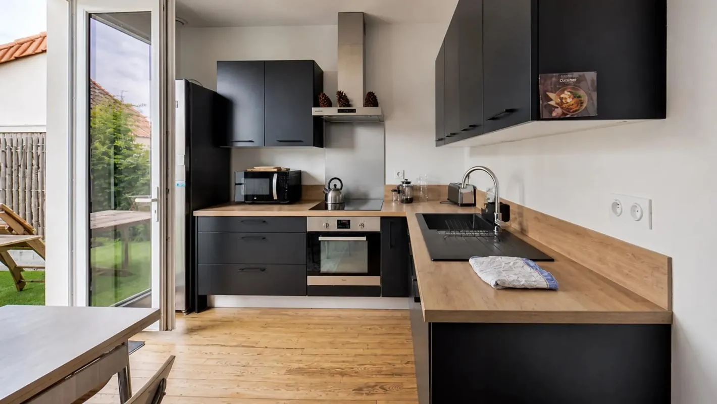 Immeuble de rapport: 3 lots loués: T5, T2, Studio avec 3 garages - Photo 1