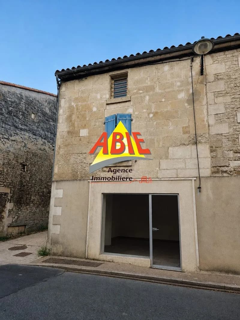 BENET CENTRE Local commercial à fort potentiel ! - Photo 1