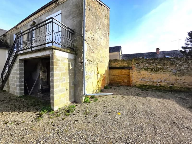 Ensemble immobilier avec garage et son étage, cellier et appartement à rénover - Photo 1