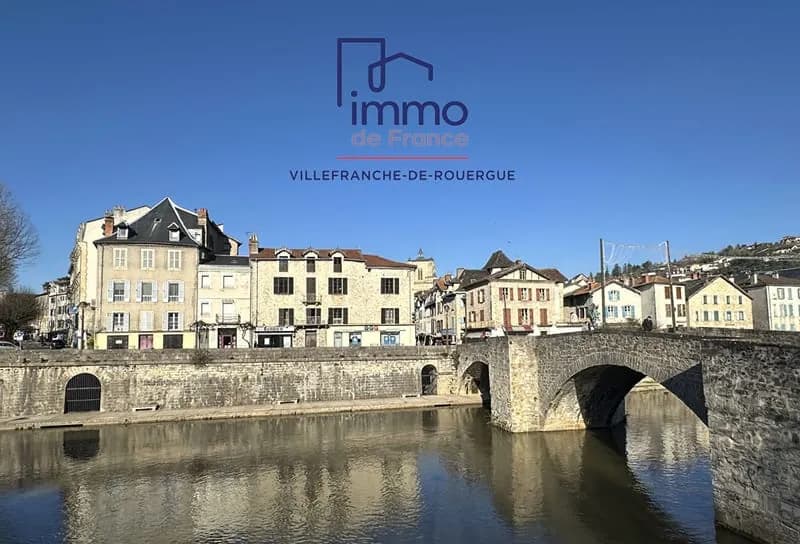 Immeuble de rapport de 520 m², 525 € /m², 3 locaux professionnels + 4 appartements - Photo 1