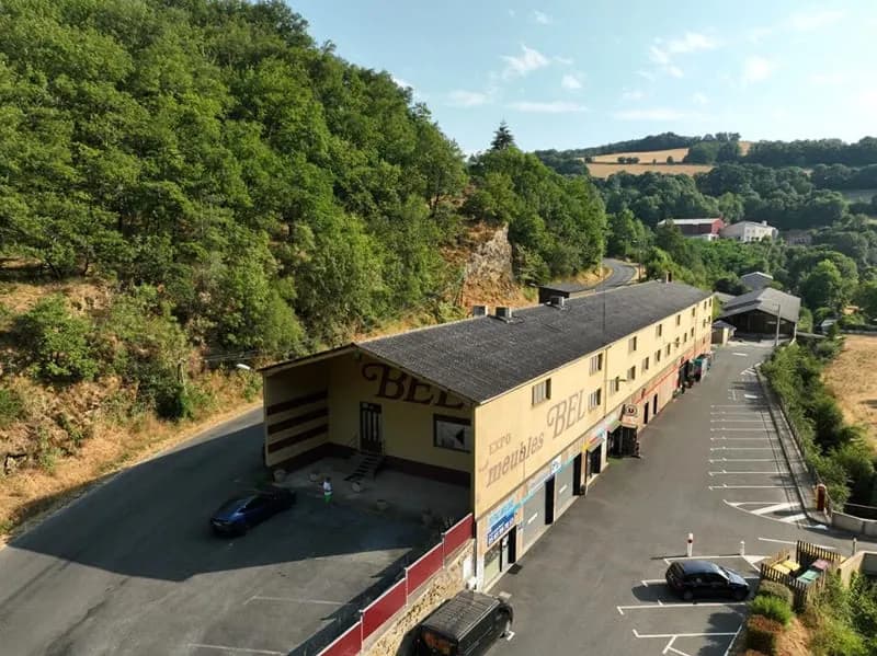 Ensemble immobilier de 32 pièces R+1 de 1661 m2 - Photo 1