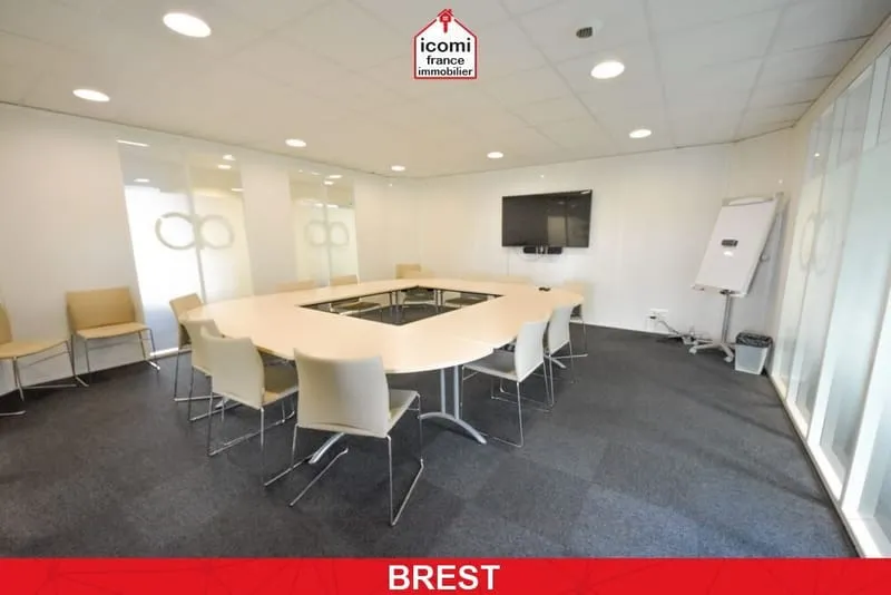 FINISTERE - Brest (29200) - A VENDRE - LOCAUX DISPONIBLES DE 462M² POUR 2027 - 14 BUREAUX - 2 SALLES DE REUNION - IMMEUBLE DALLE BETON DE 2011 - ASCENSEUR - 30 PLACES DE PARKING - Photo 1