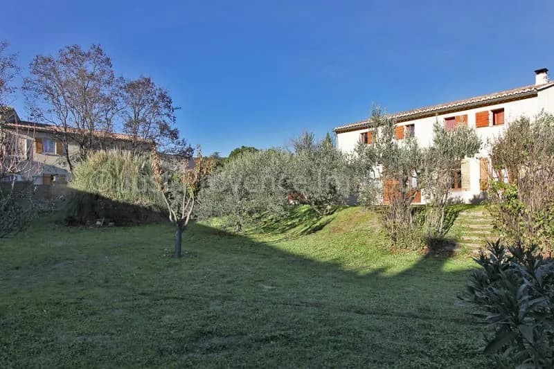 Ensemble immobilier Caromb 11 pièces 250 m2 avec piscine sur 2006 m² de terrain. - Photo 1