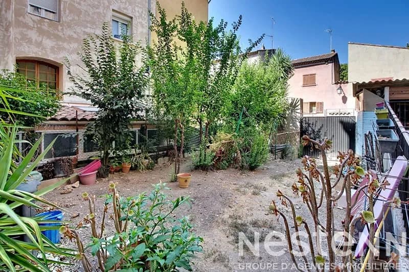 A vendre à LORGUES dans un immeuble familiale 4 lots d' appartements de 159 m² + jardin d'environ 100m2 - Photo 1