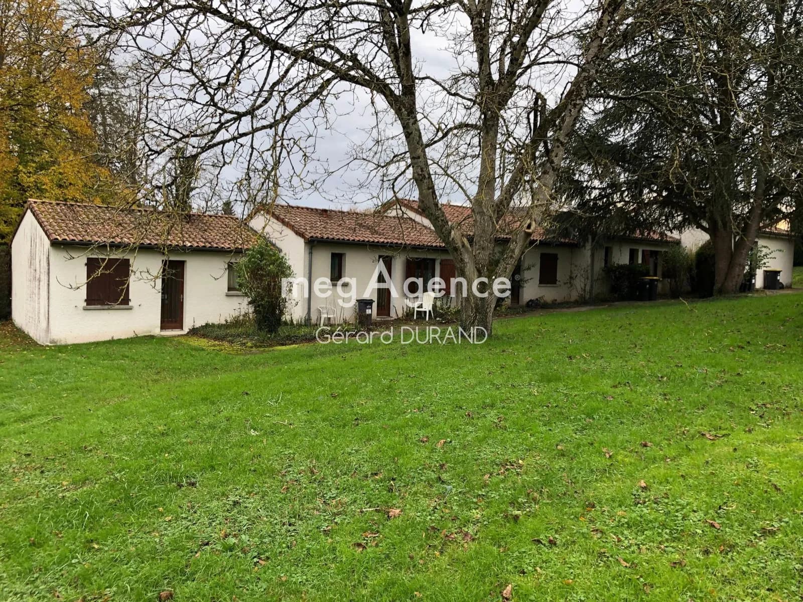 Immeuble de plain pied situé à la Roche Posay, idéal pour investisseur - Photo 1