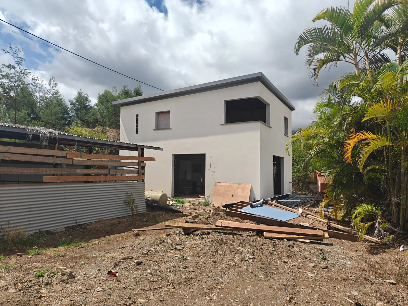 Ensemble immobilier en retrait de la ville - Photo 1