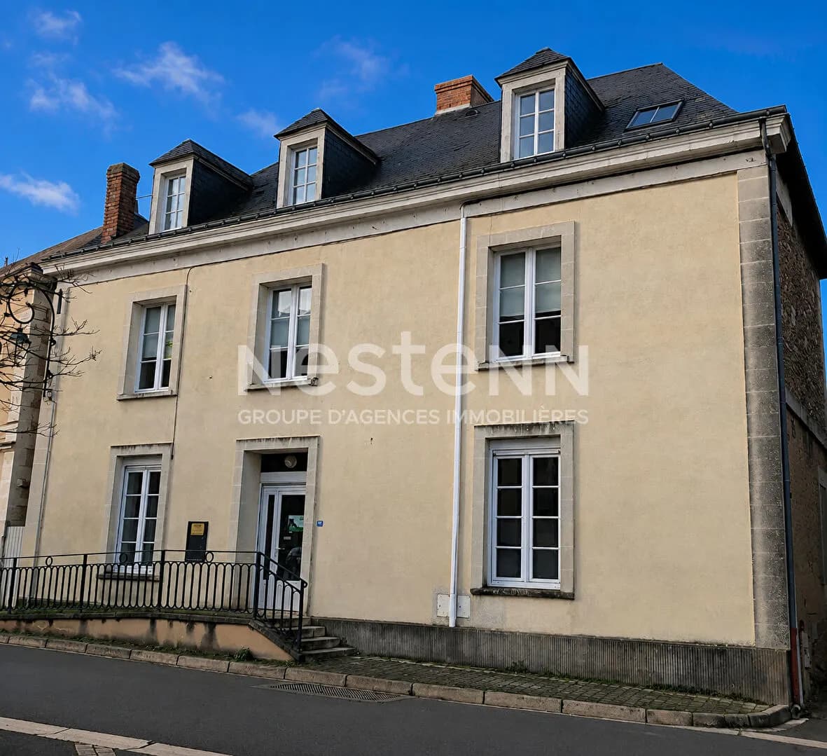 Immeuble de rapport de 303 m² à vendre à Chahaignes (72340) - Photo 1